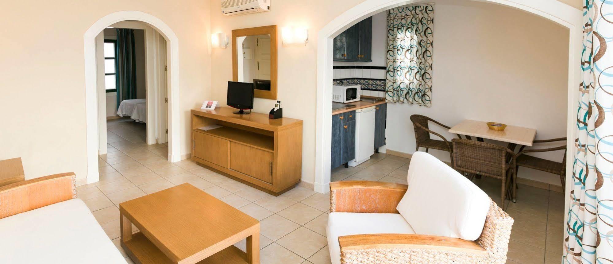 Apartamentos Livvo プエルト・デ・モガン エクステリア 写真